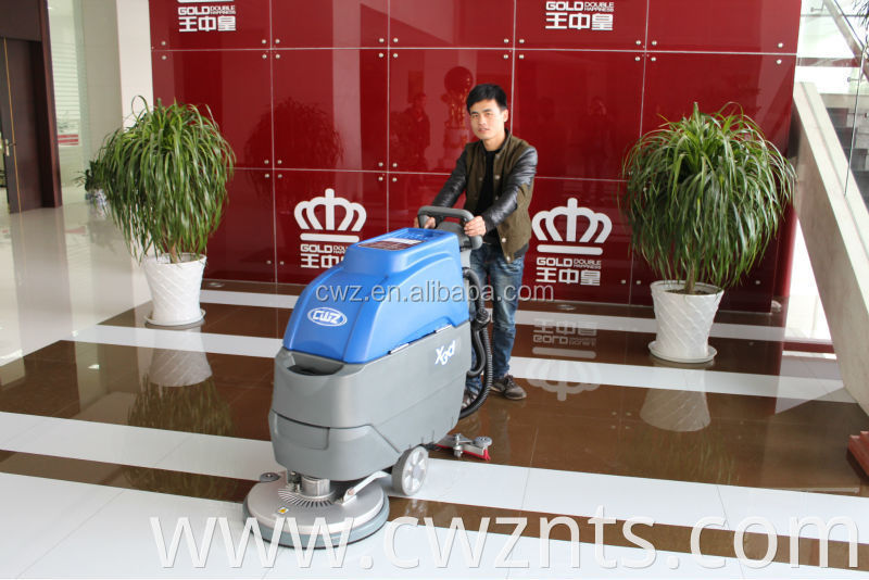 Rotating floor dry cleaning machine with single brush